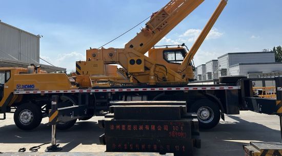 Picture of MOBILE CRANE 50 TON,6 CYLINDER DIESEL ENGINE,RATED POWER 251KW ,MAXIMUM HEIGHT WITH FRONT ARM 60.3 METER MODEL:QY50KH,XCMG CHINA