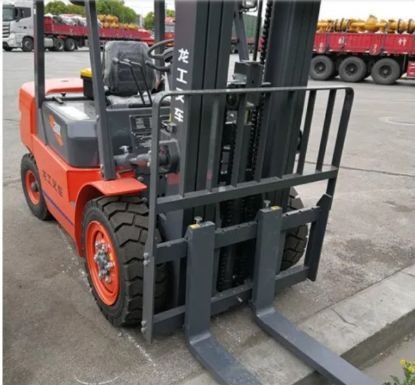 Picture of FORKLIFT 3 TON WITH 2 STAGE MAST ,MITSUBISHI S4S-408 DIESEL ENGINE(38KW), MODEL:LG30DT-2022,LONKING CHINA